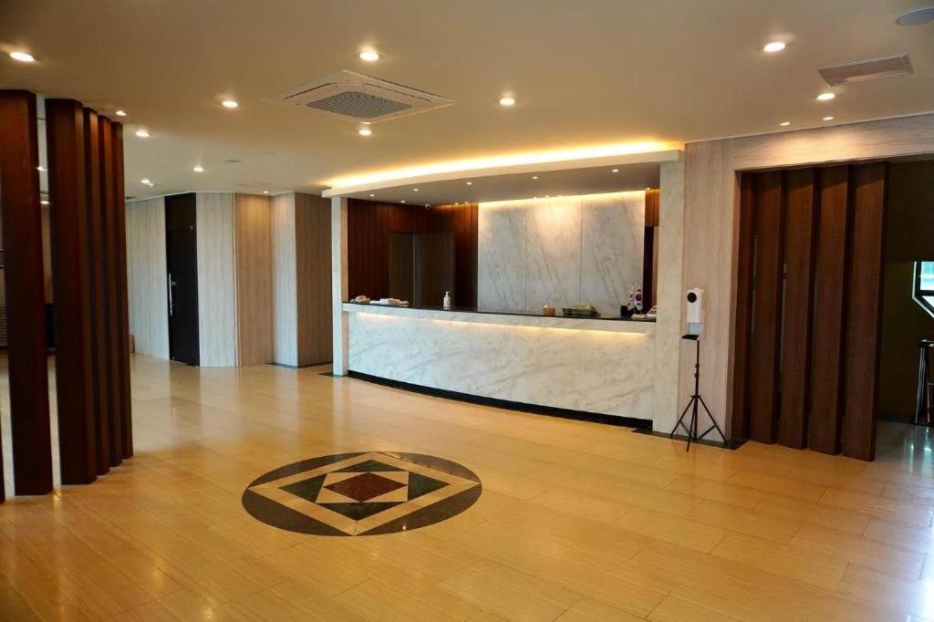 Emerald Hotel Jeju Exteriör bild