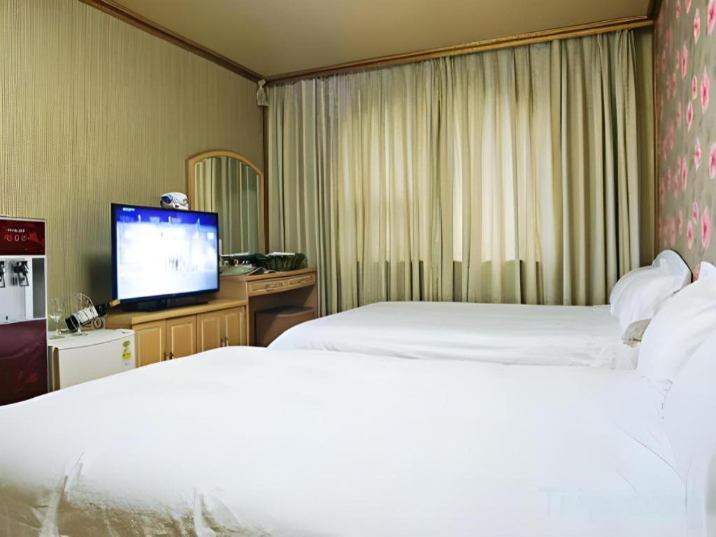Emerald Hotel Jeju Exteriör bild
