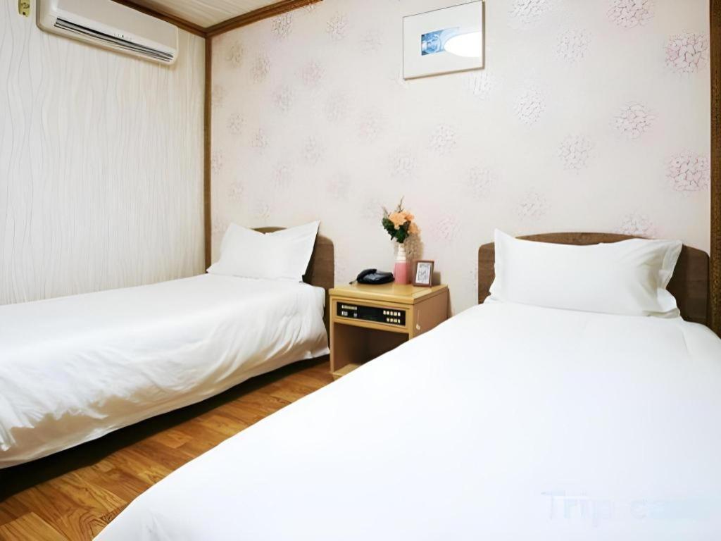 Emerald Hotel Jeju Exteriör bild
