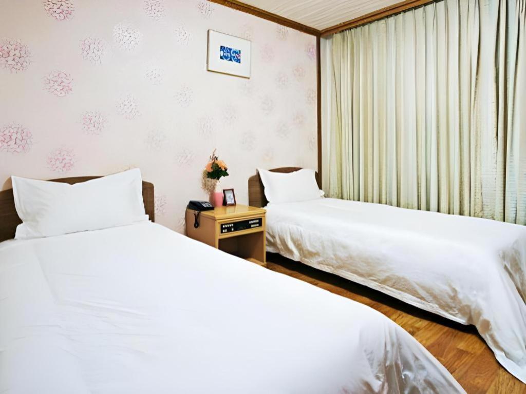 Emerald Hotel Jeju Exteriör bild
