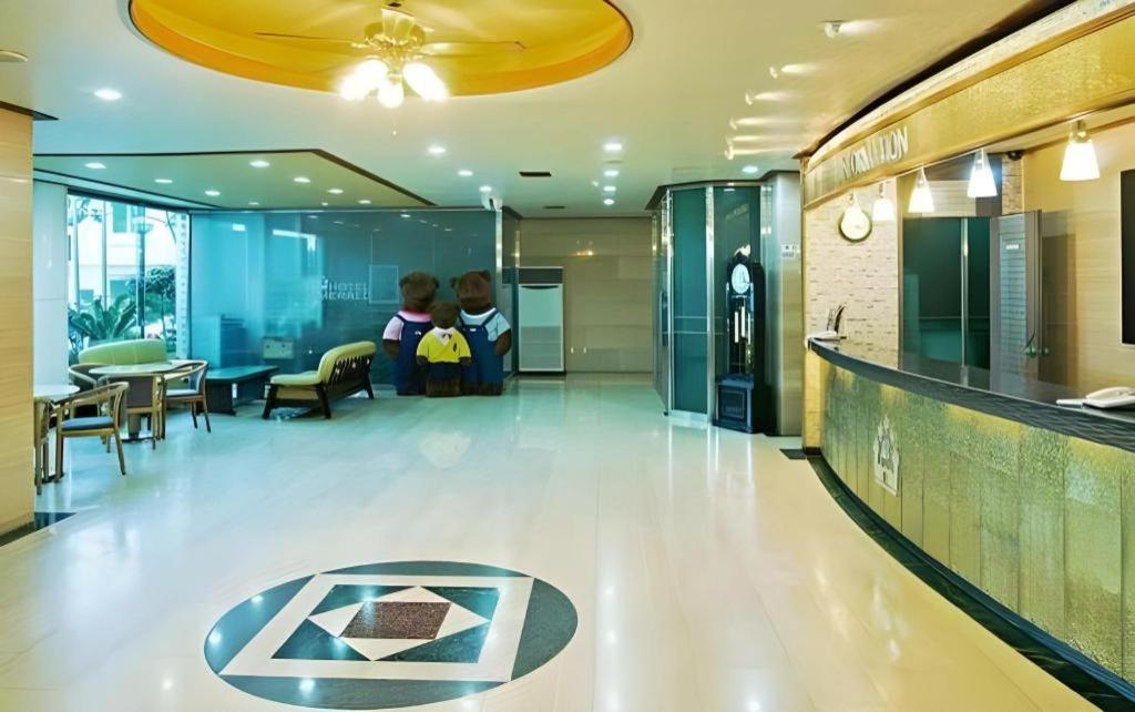 Emerald Hotel Jeju Exteriör bild